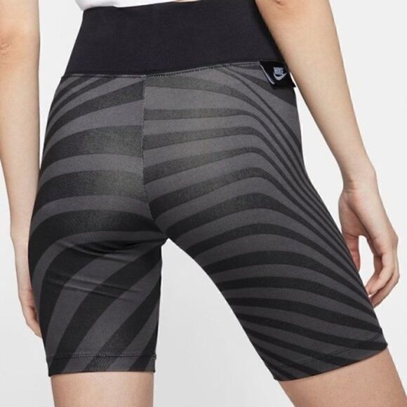 Nike Air MAX Bike Shorts - Picture 4 of 10